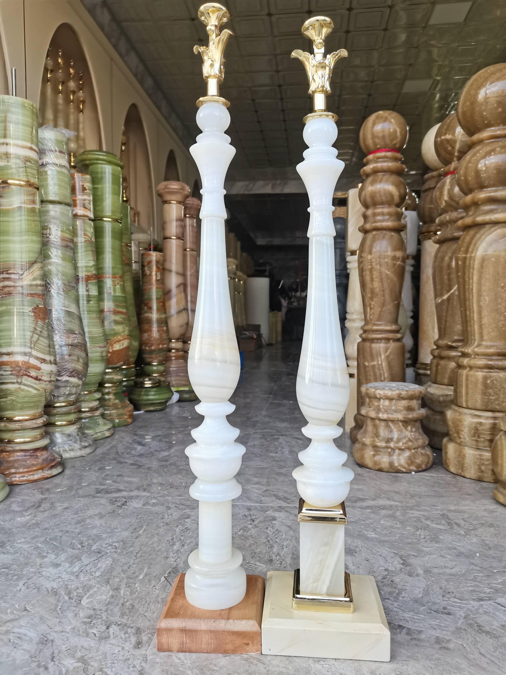 White Onyx Pillar Ansicht 1