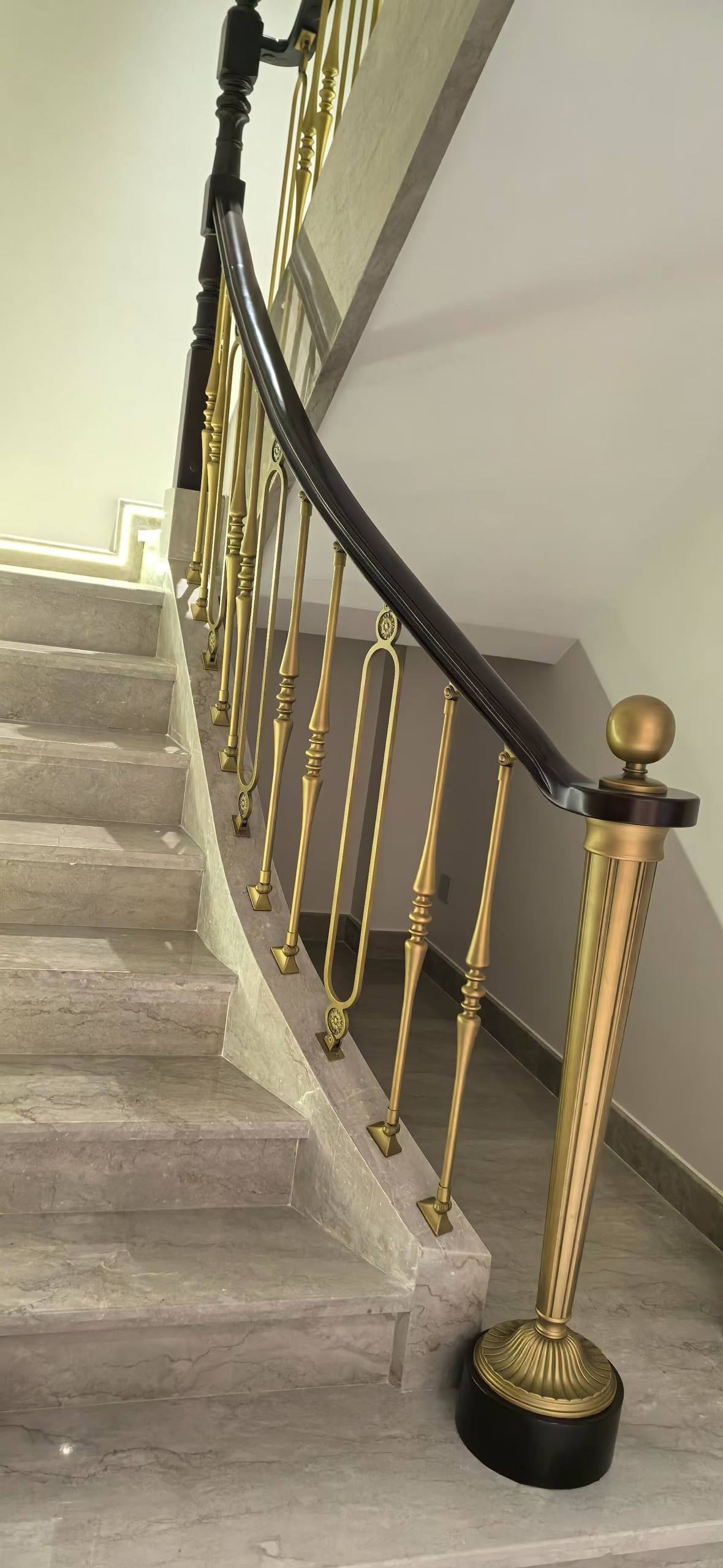 Florentine Scroll Ansicht 2