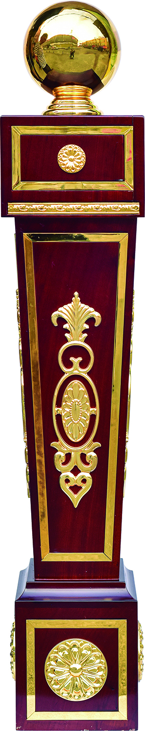 Luxus-Pfosten aus Messing mit Goldkugel und Holz-Ornamentik