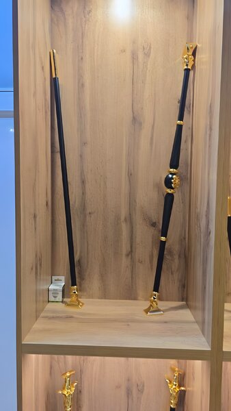 CHIFU Galerie-Bild #148 — Treppe mit Goldakzent