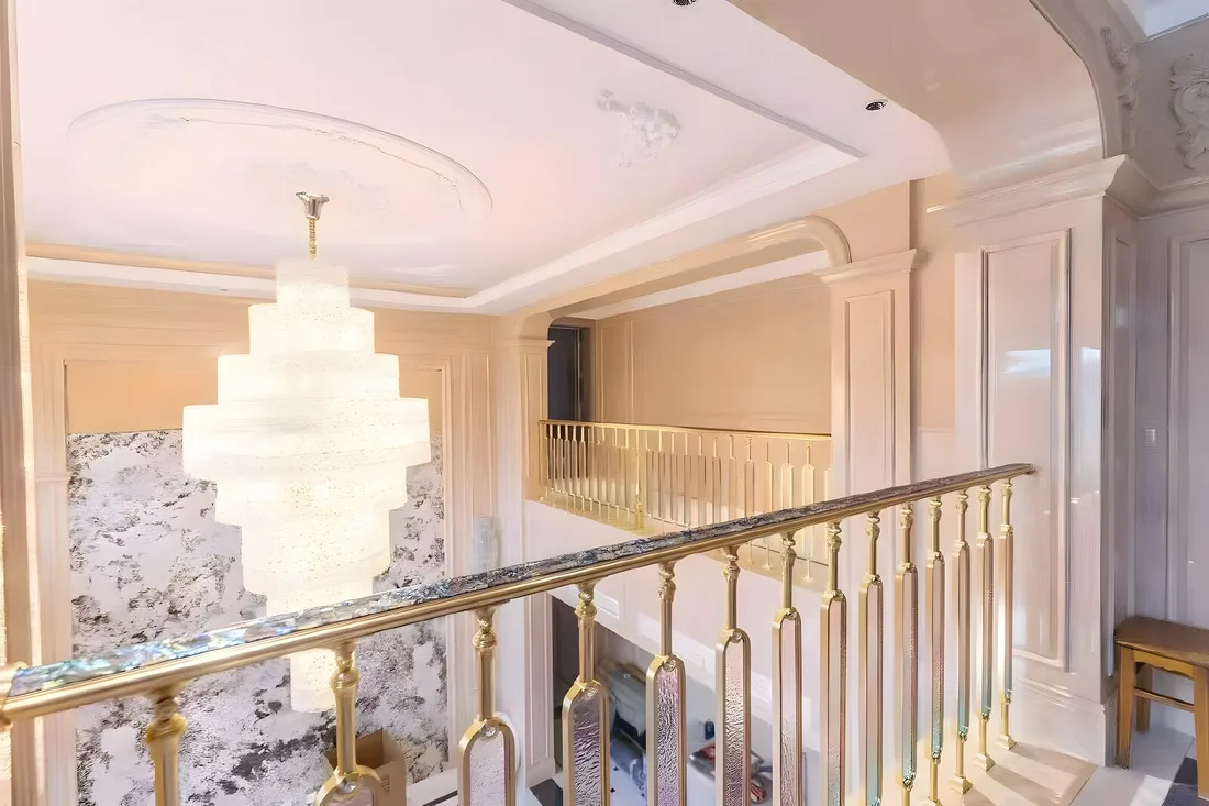CHIFU luxury railing with chandelier