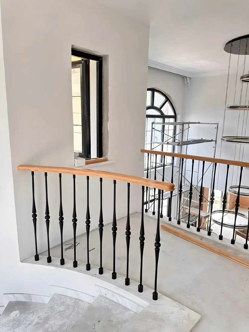 CHIFU brass railing on marble stairs
