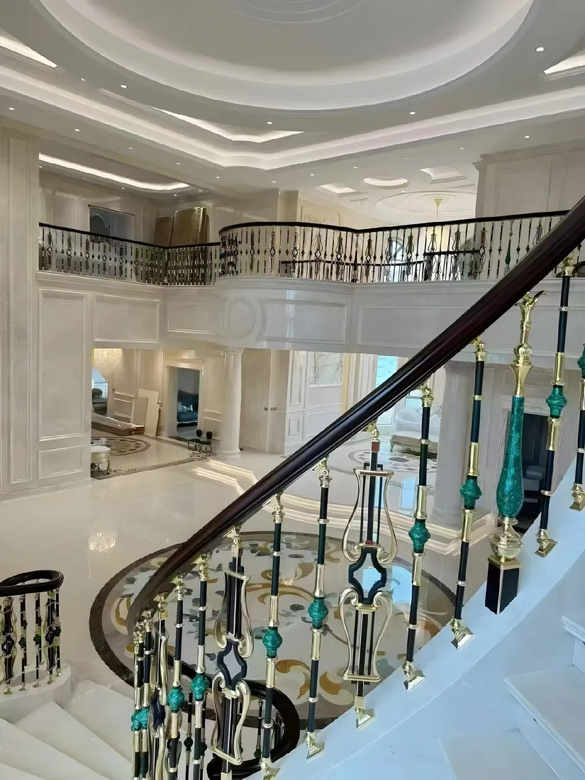 CHIFU curved luxury staircase railing