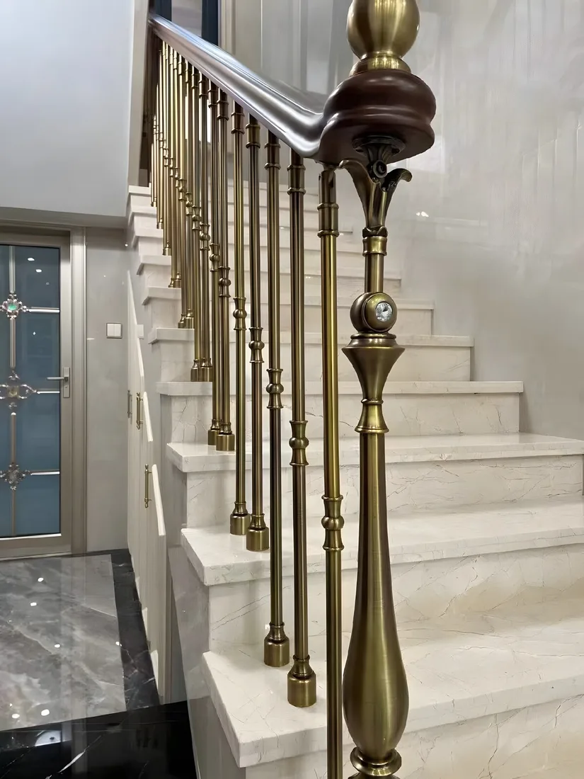 CHIFU marble-accent newel post detail
